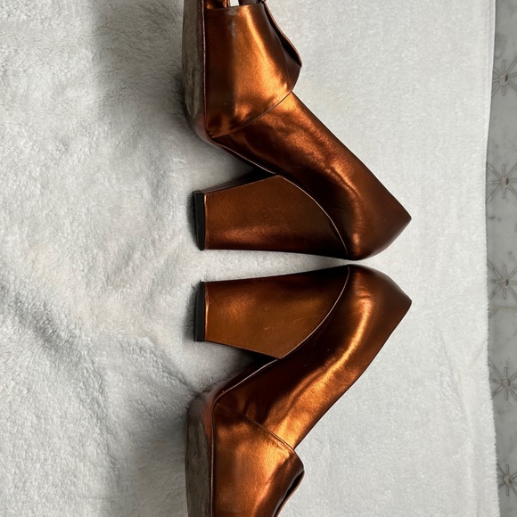 Luxury YVES SAINT LAURENT RIVE GAUCHE LEATHER PUMPS - Picture 10 of 14